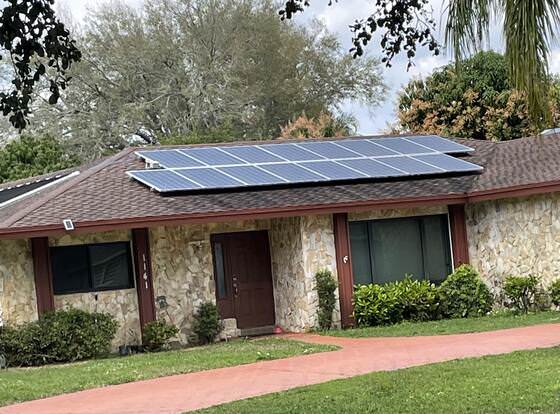 Cozy Guest House Florida Tamarac  allows check-in for 18 year-old guests