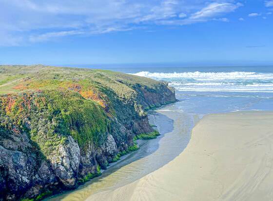 Omeo Suite Glass Beach allows check-in for 18 year-old guests