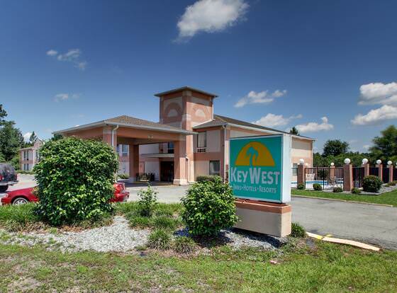Key West Inn Baxley allows check-in for 18 year-old guests