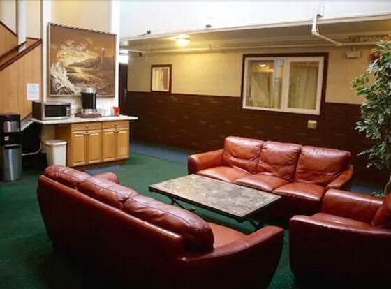 Econo Inn Anchorage allows check-in for 18 year-old guests