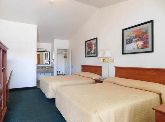 Wild Rivers Motor Lodge allows check-in for 18 year-old guests