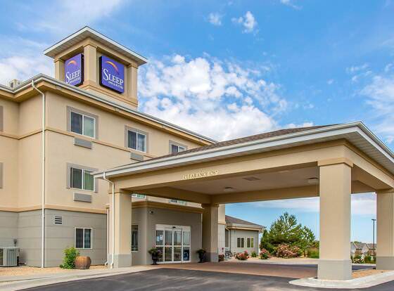 Sleep Inn & Suites Douglas allows check-in for 18 year-old guests