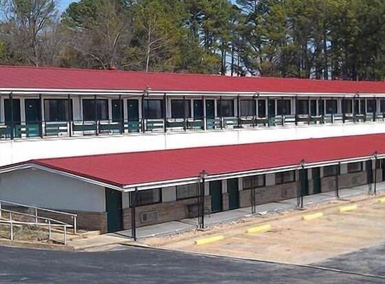 Family Budget Inn allows check-in for 18 year-old guests