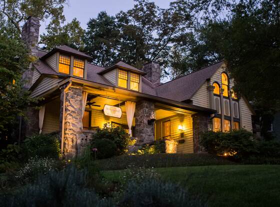 Stonehurst Place Bed & Breakfast allows check-in for 18 year-old guests