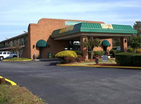 Fairview Inn Airport allows check-in for 18 year-old guests
