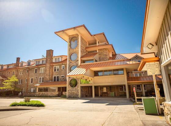 Waynesville Inn & Golf Club, Trademark Collection by Wyndham allows check-in for 18 year-old guests