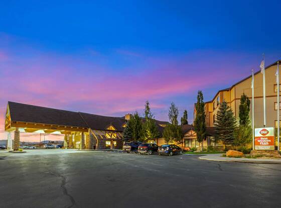Best Western Plus Bryce Canyon Grand Hotel allows check-in for 18 year-old guests