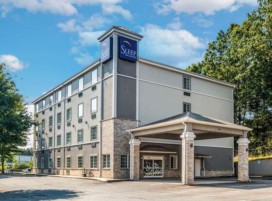 Sleep Inn and Suites at Kennesaw State University allows check-in for 18 year-old guests