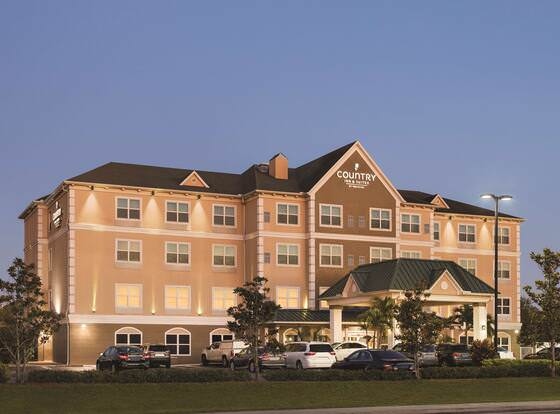 Country Inn & Suites by Radisson, Tampa Airport North, FL allows check-in for 18 year-old guests