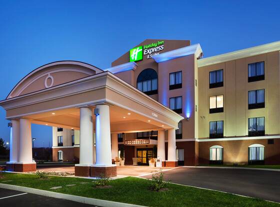 Holiday Inn Express & Suites Newport S, an IHG Hotel allows check-in for 18 year-old guests