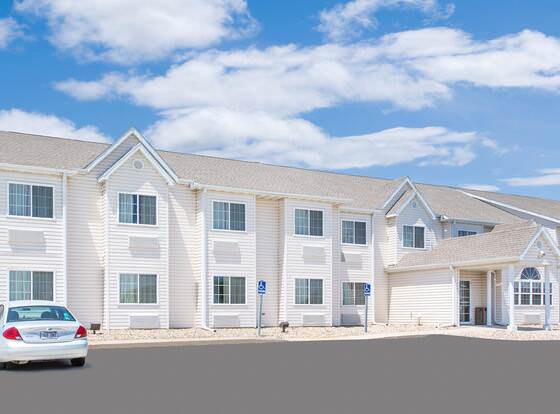Microtel Inn & Suites by Wyndham Colfax/Newton allows check-in for 18 year-old guests