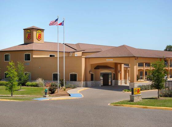 Super 8 by Wyndham Stephenville allows check-in for 18 year-old guests