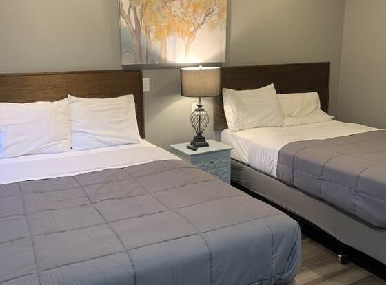 Price Pointe Inn allows check-in for 18 year-old guests