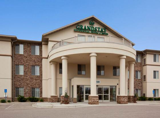 GrandStay Residential Suites Hotel allows check-in for 18 year-old guests