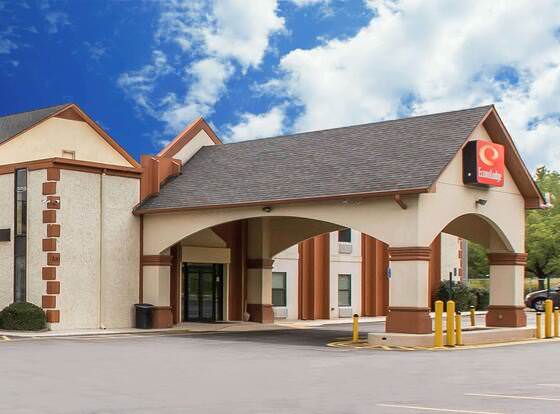 Econo Lodge At Six Flags allows check-in for 18 year-old guests