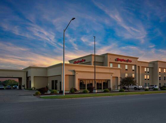 Hampton Inn Derby Wichita Southeast allows check-in for 18 year-old guests