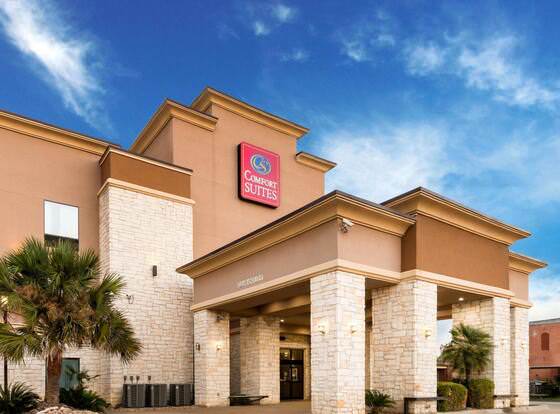 Comfort Suites Jewett allows check-in for 18 year-old guests