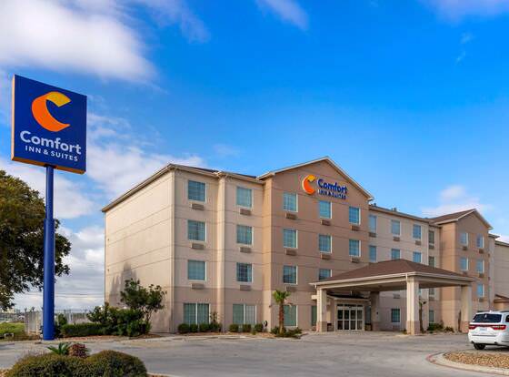 Comfort Inn & Suites Selma near Randolph AFB allows check-in for 18 year-old guests