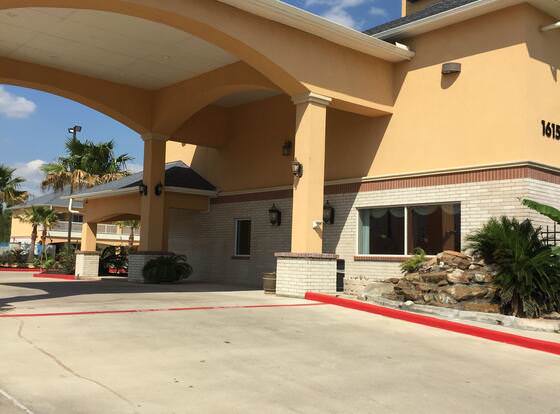Scottish Inn & Suites allows check-in for 18 year-old guests