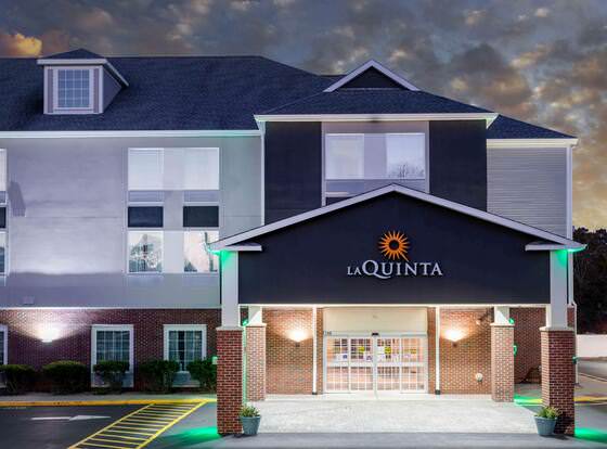 La Quinta Inn & Suites by Wyndham Ely allows check-in for 18 year-old guests
