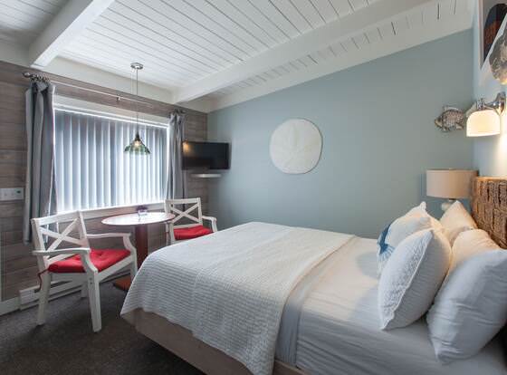 Harborview Inn & RV Park allows check-in for 18 year-old guests