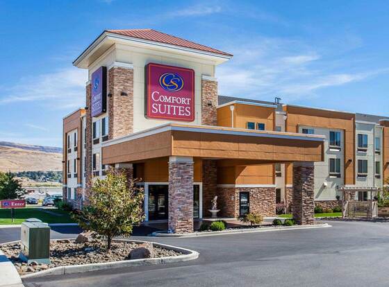 Comfort Suites Wenatchee Gateway allows check-in for 18 year-old guests