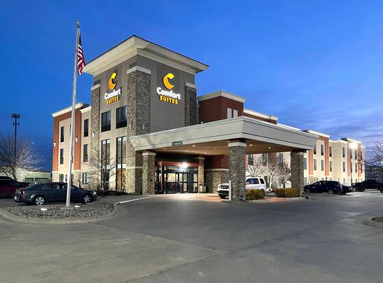 Comfort Suites Manhattan allows check-in for 18 year-old guests