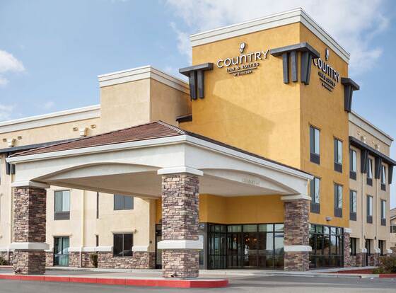 Country Inn & Suites by Radisson, Dixon, CA - UC Davis Area allows check-in for 18 year-old guests