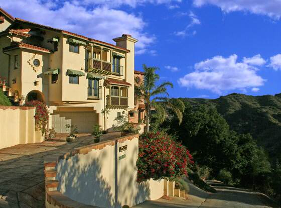 Topanga Canyon Inn B&B allows check-in for 18 year-old guests