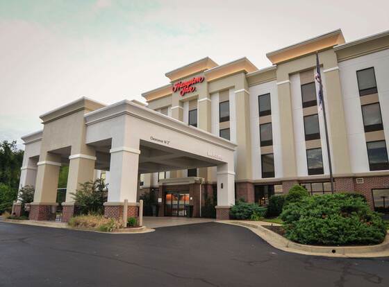 Hampton Inn Ft Payne allows check-in for 18 year-old guests