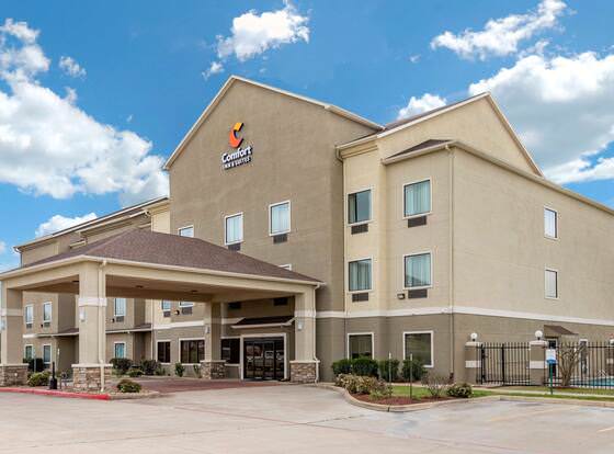 Comfort Inn & Suites Navasota allows check-in for 18 year-old guests