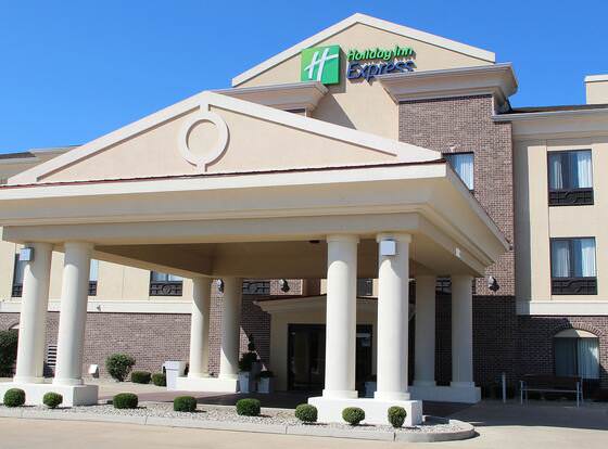 Holiday Inn Express Hotel & Suites Shelbyville Indianapolis, an IHG Hotel allows check-in for 18 year-old guests