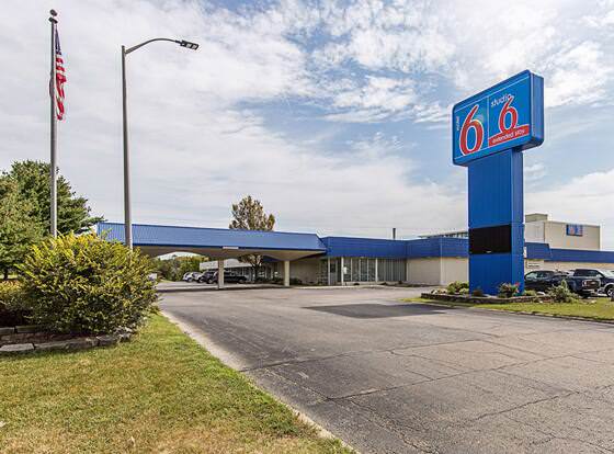 Motel 6 Pekin, IL allows check-in for 18 year-old guests