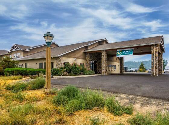 Quality Inn Selah North Park allows check-in for 18 year-old guests