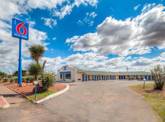 Motel 6 Van Horn, TX allows check-in for 18 year-old guests