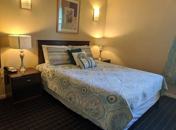 Athens Hotel Suites allows check-in for 18 year-old guests
