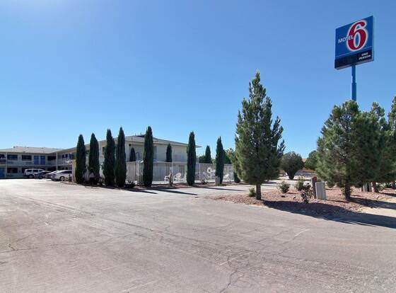 Motel 6 Carlsbad, NM allows check-in for 18 year-old guests