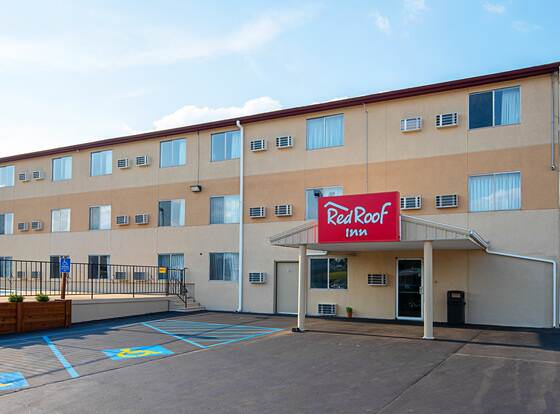 Red Roof Inn Cameron allows check-in for 18 year-old guests