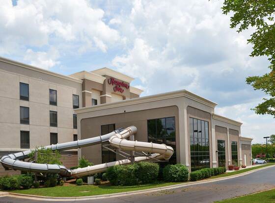 Hampton Inn Bermuda Run allows check-in for 18 year-old guests