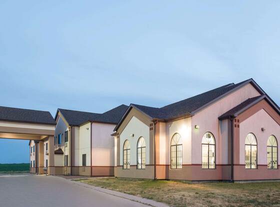 Super 8 by Wyndham Sisseton allows check-in for 18 year-old guests