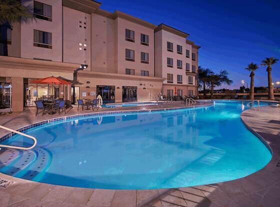 DoubleTree by Hilton Phoenix - Gilbert allows check-in for 18 year-old guests