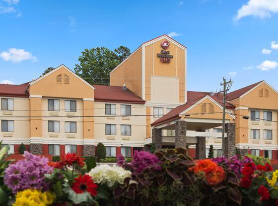 Best Western Plus Huntersville Inn & Suites Near Lake Norman allows check-in for 18 year-old guests