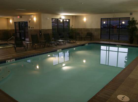 Hampton Inn & Suites New Castle allows check-in for 18 year-old guests