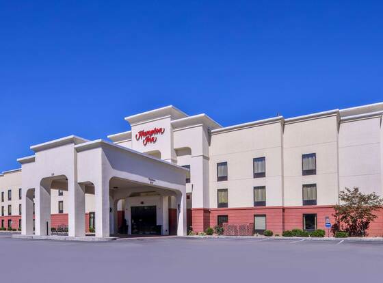 Hampton Inn Williamsburg allows check-in for 18 year-old guests