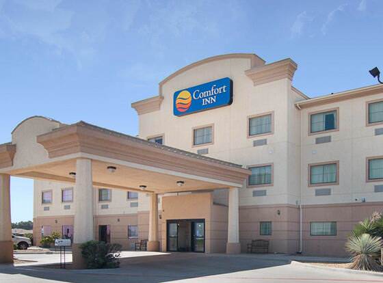 Comfort Inn I-20 Midland Stanton allows check-in for 18 year-old guests