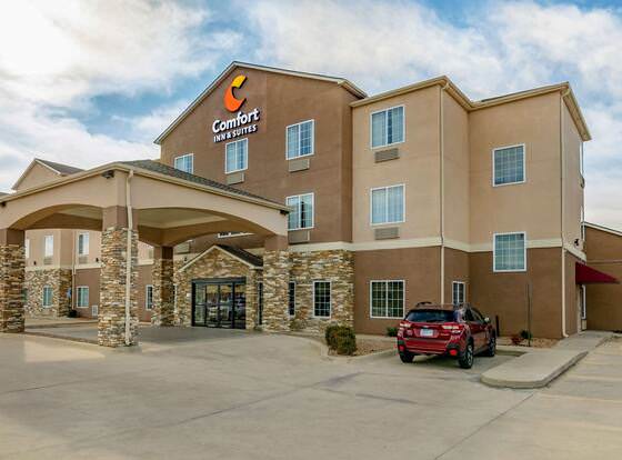Comfort Inn & Suites near Bethel College allows check-in for 18 year-old guests