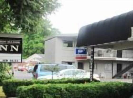 Hudson Manor Inn allows check-in for 18 year-old guests