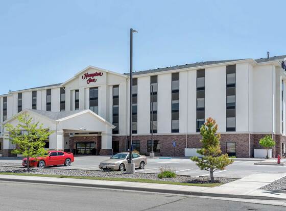 Hampton Inn Alamosa, CO allows check-in for 18 year-old guests