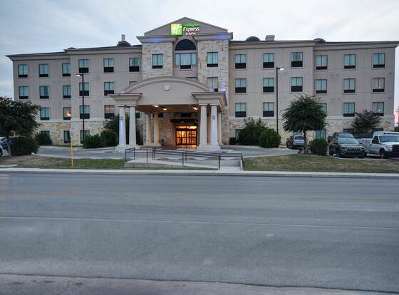Holiday Inn Express Hotel and Suites Del Rio, an IHG Hotel allows check-in for 18 year-old guests