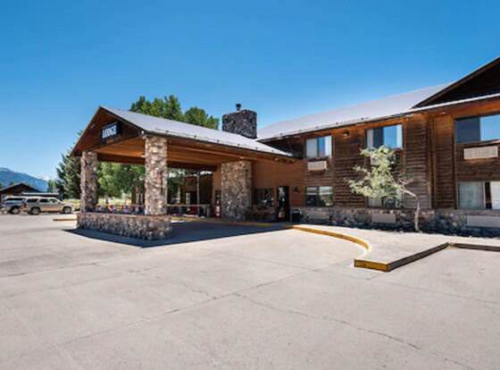 MTN Lodge Ridgway allows check-in for 18 year-old guests